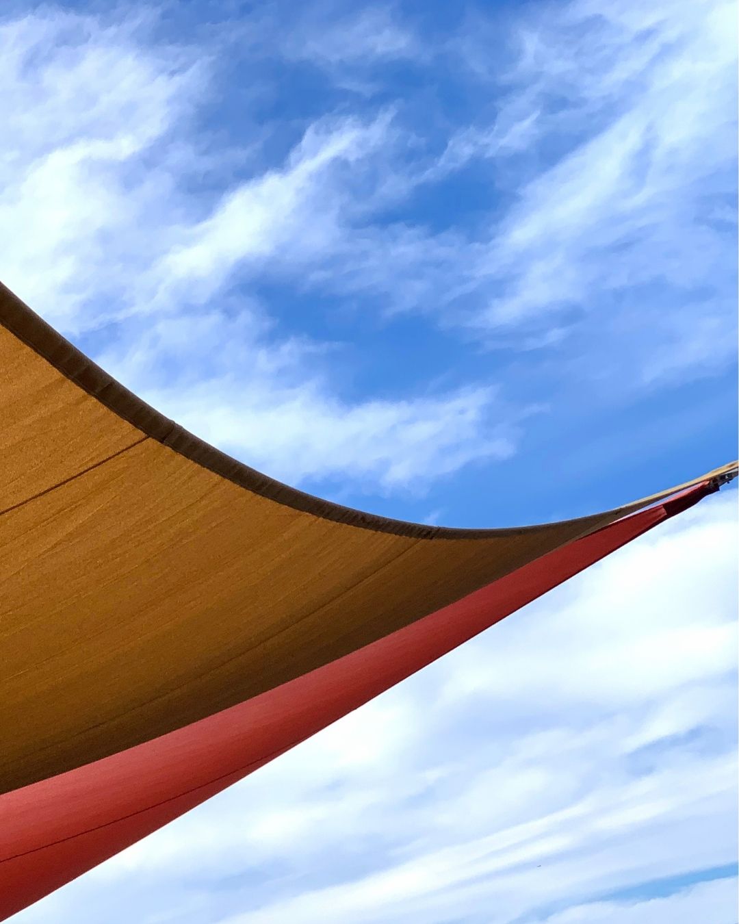 Vivere meglio la casa in estate: strategie architettoniche per il comfort nei mesi più caldi